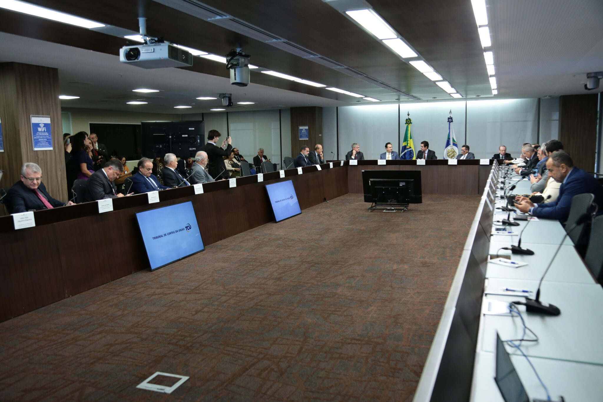 Miniatura de Presidente do TCDF participa de encontro entre Tribunais de Contas e MEC para dar andamento a mais de 3 mil obras paralisadas na área da educação