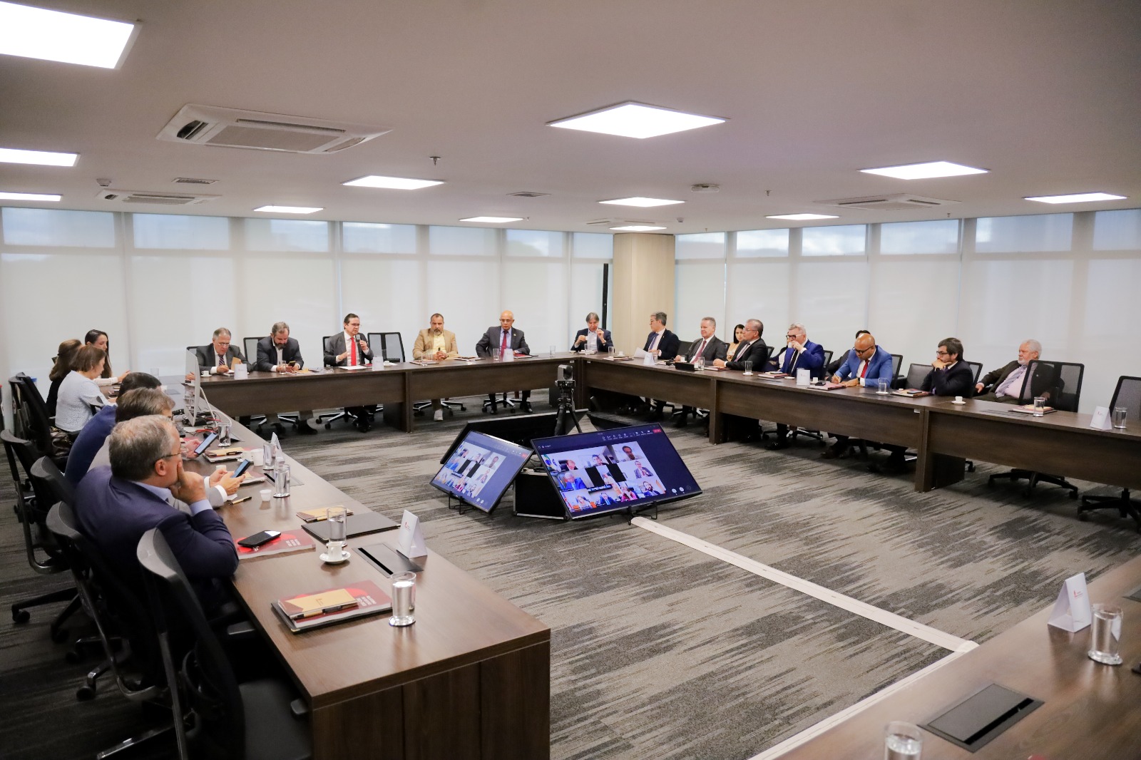 Miniatura de TCDF sedia Assembleia Geral do Instituto Rui Barbosa
