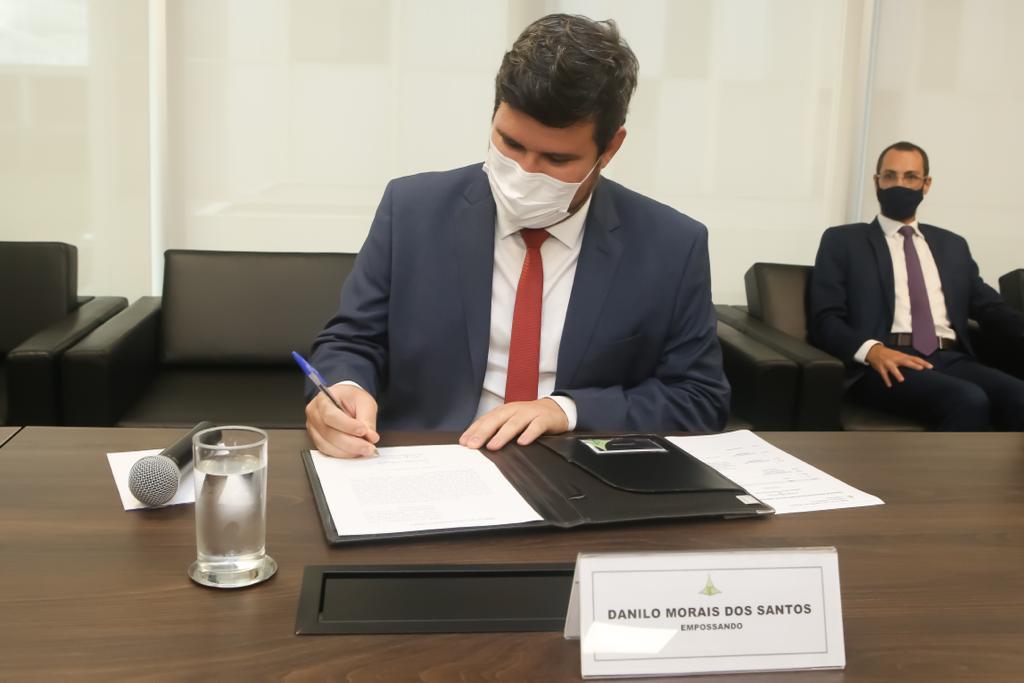 Miniatura de Novo Procurador do Ministério Público junto ao TCDF toma posse no cargo