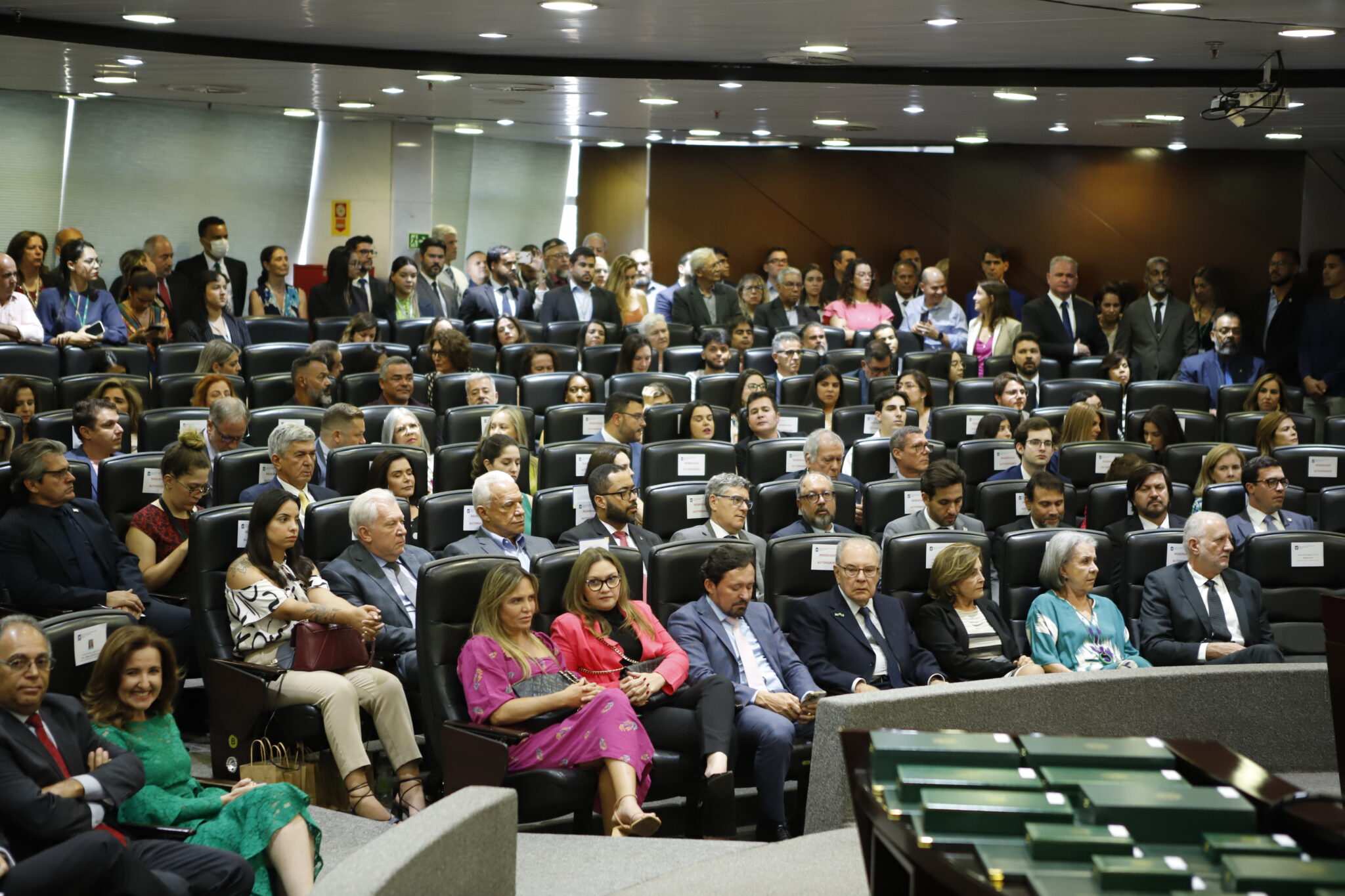 Miniatura de Entrega de comendas marca os 63 anos do TCDF 