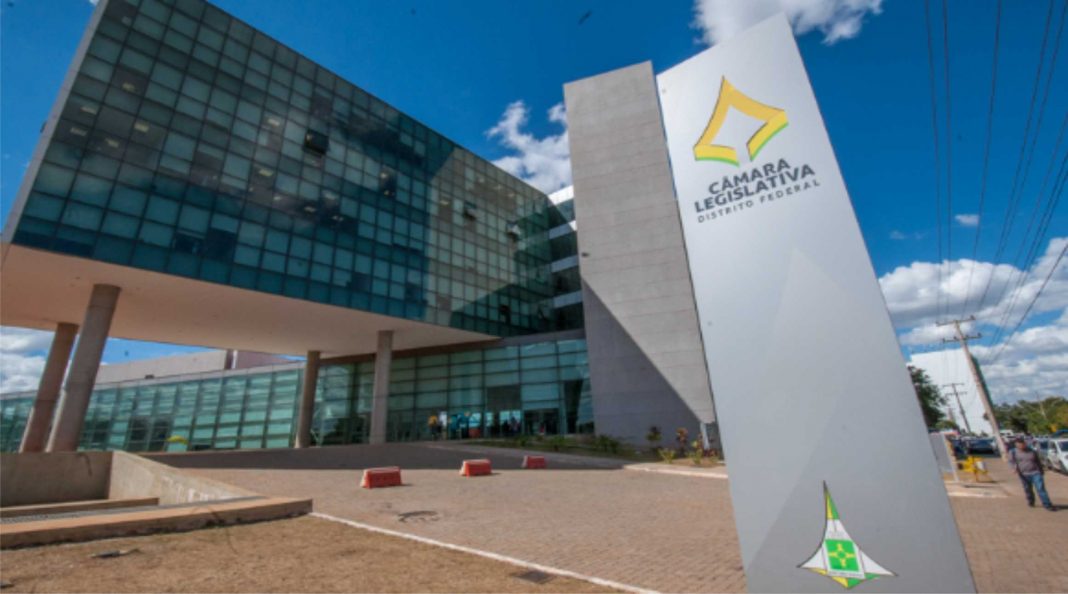 Miniatura de Concurso da CLDF: falta de publicidade e parâmetros na escolha da banca levam à anulação da seleção