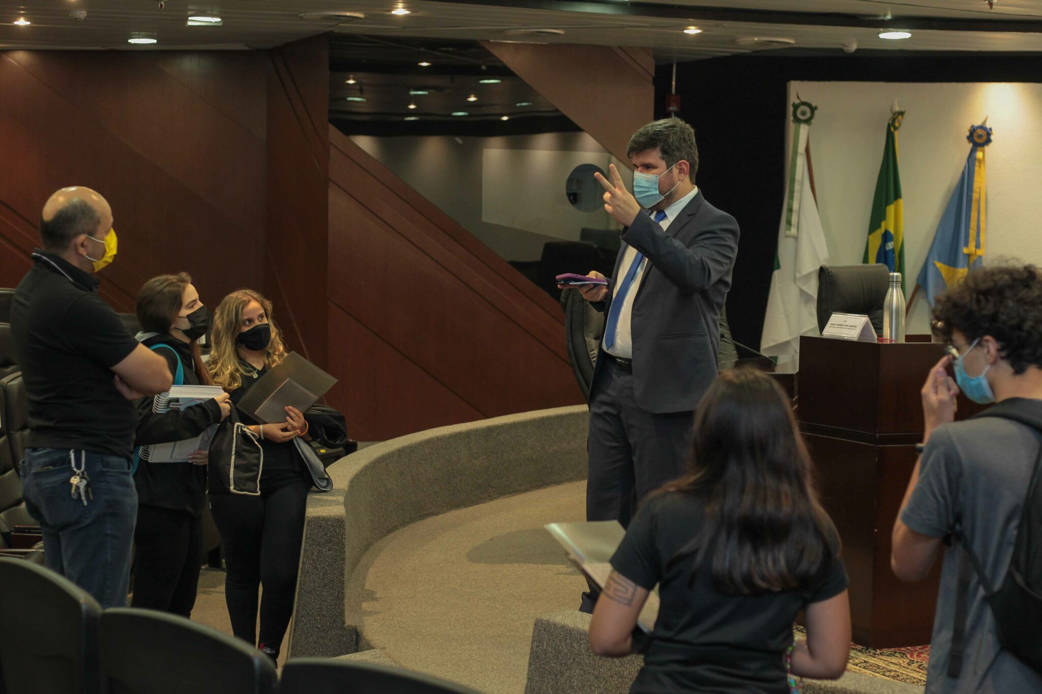 Miniatura de Estudantes visitam Plenário do TCDF e assistem a palestra do Procurador do MPjTCDF Danilo Morais