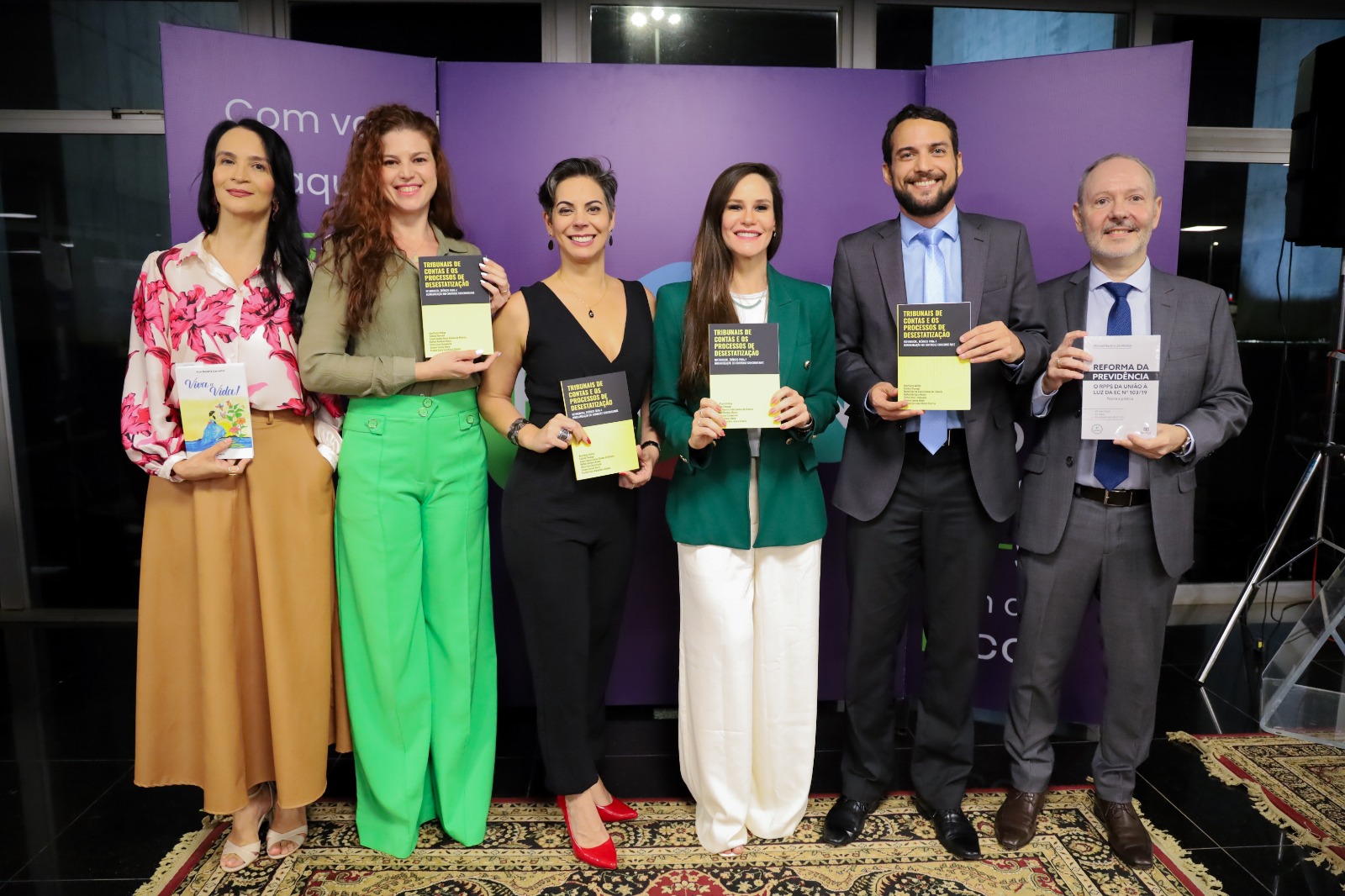 Miniatura de Em tarde de encontros, servidores do TCDF apresentam livros recém-publicados